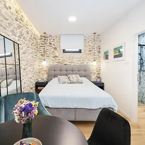 Monsignore Apartment